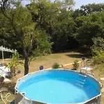 Entre Nimes Et Arles 벨레가르데