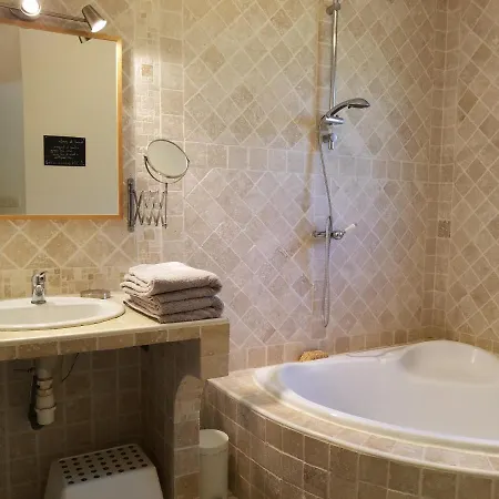 Entre Nimes Et Arles Bellegarde (Gard)